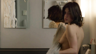 Adele Exarchopoulos'un Eperdument (2016) filminden çıplak seks sahnesi