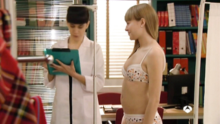 Esmeralda Moya und Ana Fernandez erotische Szene aus Los protegidos s01e11 (2010)