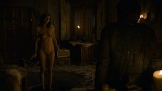 Game of Thrones s02e06 (2012)'den Natalia Tena erotik sahnesi