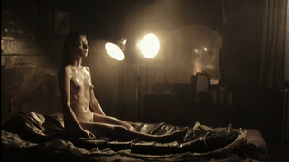 Marie Lecomte nuda, scena di sesso da Nuit noire (2005)