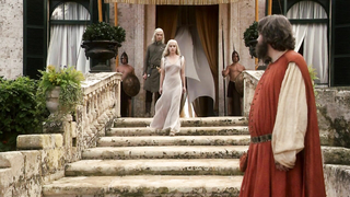 Emilia Clarke nuda, scena di sesso da Game of Thrones s01 (2011)