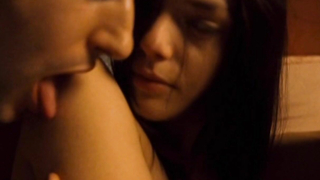 Roxane Mesquida nua, cena de sexo de Sheitan (2006)