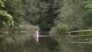 Elizaveta Boyarskaya und Elena Korovchuk erotische Szene aus Ya vernus (2009)