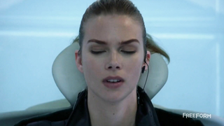 Emma Ishta erotische Szene aus Stitchers s02e04 erotische Szene aus 05 (2016)