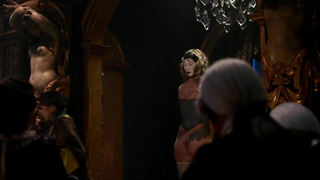 Grace Calder e Adrienne Marie Zitt nuas, cena de sexo de Outlander s02e03 (2016)