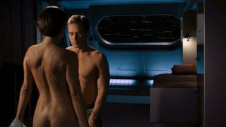 Jolene Blalock und Linda Park nackt, Sexszene aus Star Trek Enterprise (2003-005)