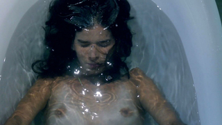 Patricia Velasquez, nue, scène de sexe de Liz en septembre (2014)