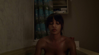 Megalyn Echikun erwachte nackte, erotische Szene aus Damien s01e04 (2016)