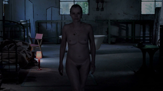 Claire Nebout et Juliette Carré, nue, scène de sexe de Rebecca (2014)