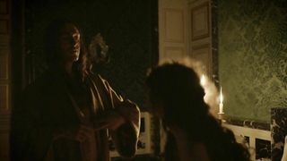 Anna Brewster, nua, cena de sexo de Versalhes s01e06 (2015)