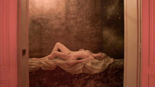 Virginie Legeay e Anne Berry nude, scena erotica da La fille de nulle part (2012)