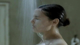 Virginie Ledoyen nue, scène érotique de Saint Ange (2004)