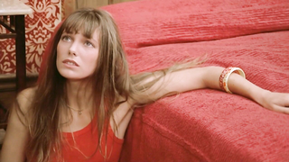 Jane Birkin nua, cena de Le Mouton Enrage (1974)