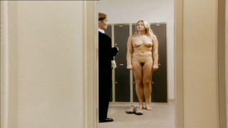 Trine Dyrholm nue, scène de Forbrydelser (2004)