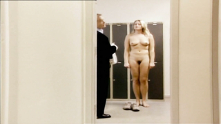 Trine Dyrholm nue, scène de Forbrydelser (2004)