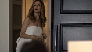 Heather Graham nue, scène de Flaked s01e03 (2016)