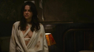 Michelle Rodriguez çıplak, The Assignment (2016) filminden bir sahne