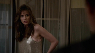 Amanda Peet nua, cena de Togetherness s02e02 (2016)