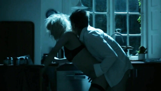 Anne Sofie Espersen desnuda, Camilla Gottlieb desnuda, escena de sexo de The Reunion 2: The Funeral (2014)