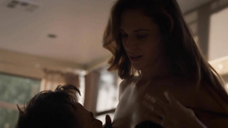 Amanda Righetti nackt, Sexszene aus Colony s01e07 (2016)