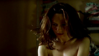 Francesca Neri nue, Angela Molina nue, scène de sexe de Live Flesh (1997)