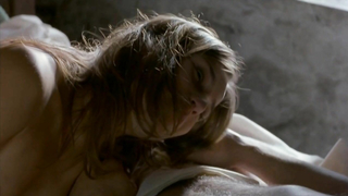 Marta Etura nuda, scena di sesso da La vida que te espera (2004)