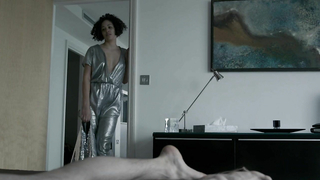 Riann Steele nuda, scena erotica da The Tunnel s01e06 (2013)