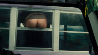 Sandra Bullock desnuda, escena erótica de Our Brand Is Crisis (2015)