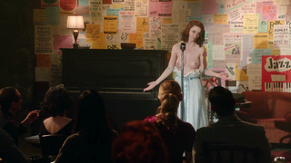 Rachel Brosnahan nuda, scena erotica da The Marvelous Mrs. Maisel s01e01 (2017)