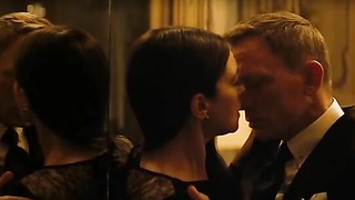 Monica Bellucci çıplak, Spectre'den (2015) seks sahnesi