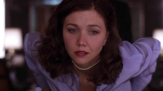 Maggie Gyllenhaal nua, cena de sexo de Secretária (2002)