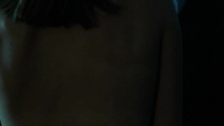 Lucy Griffiths nuda, scena di sesso da Uncanny (2015)