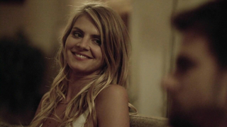 Eliza Coupe nue, Teri Andrez nue, scène de sexe de Casual s01e07 (2015)