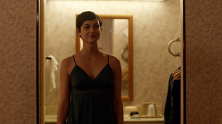 Morena Baccarin nue, scène de sexe de Homeland s01e11 (2011)