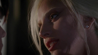 Lady Gaga çıplak, American Horror Story s05e02'den (2015) seks sahnesi