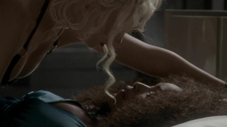 Lady Gaga seksi, Angela Bassett seksi, American Horror Story s05e03 (2015)'ten seks sahnesi