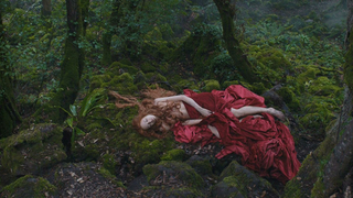 Stacy Martin çıplak, Tale of Tales'den (2015) seks sahnesi