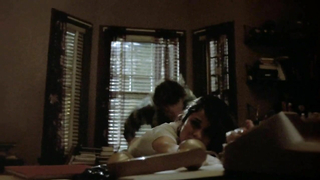 Linda Fiorentino çıplak, The Last Seduction (1994) filminden seks sahnesi