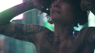 Jaimie Alexander desnuda, escena de Blindspot s01e01 (2015)