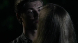 Willa Fitzgerald sexy, scena di sesso da Scream s01e05 (2015)