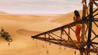 Megan Gale desnuda, escena de Mad Max: Furia en la carretera (2015)