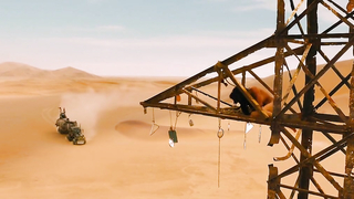 Megan Gale çıplak, Mad Max: Fury Road (2015) filminden bir sahne