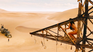 Megan Gale desnuda, escena de Mad Max: Furia en la carretera (2015)