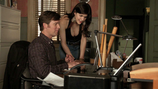 Alexandra Daddario seksi, Parenthood s03e08 (2011) filminden bir sahne