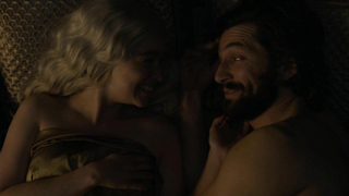 Emilia Clarke sexy, scena di sesso da Game of Thrones s05e07 (2015)