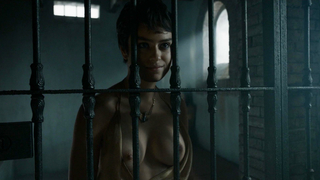 Rosabell Laurenti Sellers nue, scène de Game of Thrones s05e07 (2015)