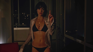 Carla Gugino nue, scène de Every Day (2010)