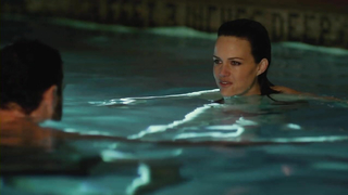 Carla Gugino çıplak, Every Day (2010) filminden bir sahne