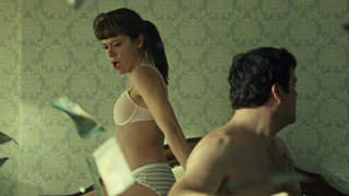 Tatiana Maslany seksi, Orphan Black s03e06 (2015) filminden bir sahne