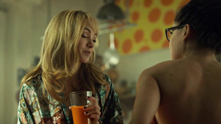 Tatiana Maslany seksi, Orphan Black s03e06 (2015) filminden bir sahne